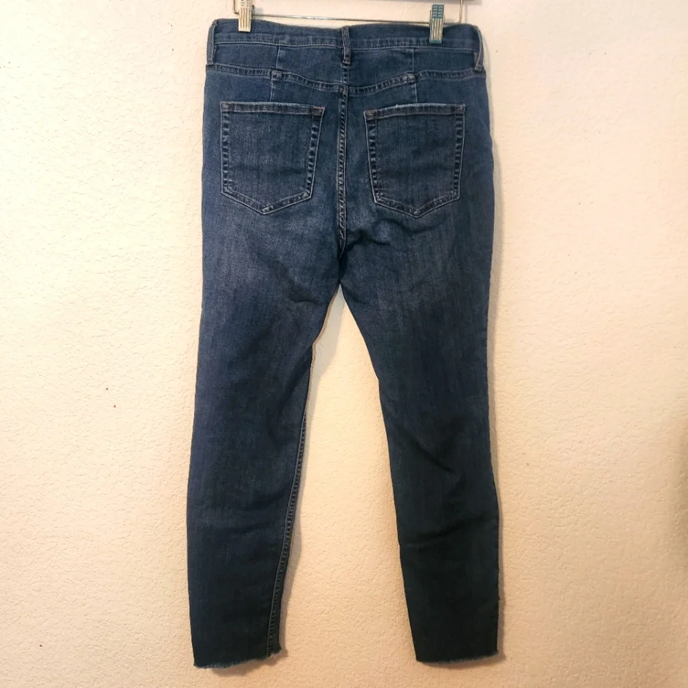 We the Free by Free People Distressed Skinny Jeans, Size 29‎